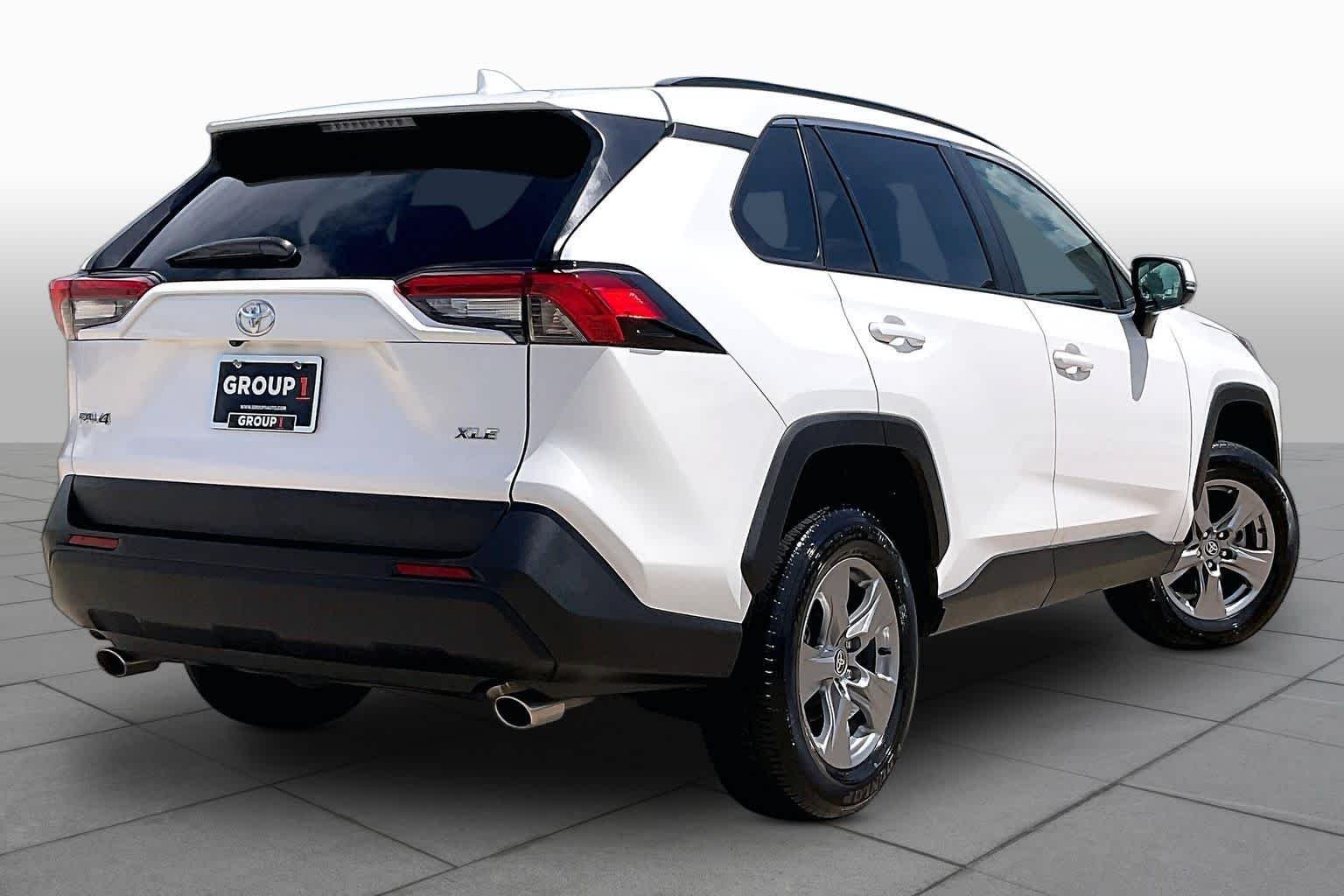 Used 2025 Ice Cap Toyota XLE image 13