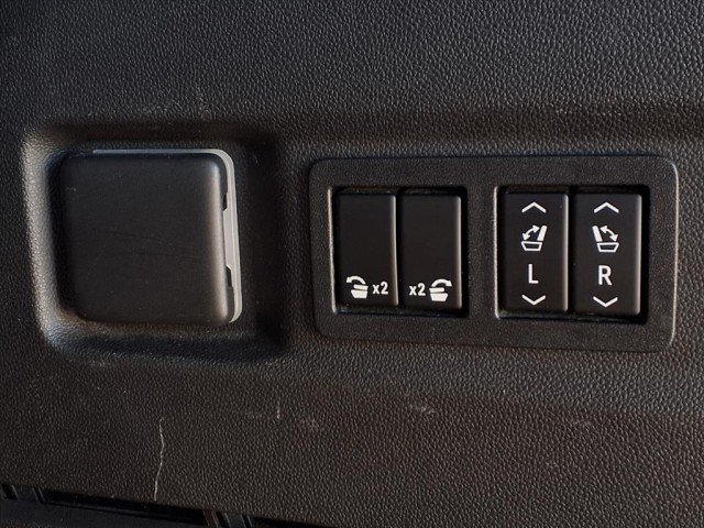 2022 GMC Yukon AT4 - Photo 13