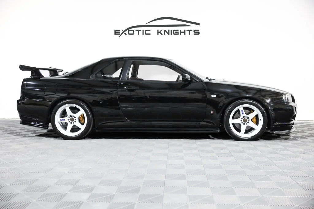 Used 2000 Black Nissan  image 1