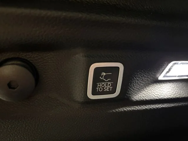 New 2026 Bright White Jeep L LIMITED 4X4 image 20
