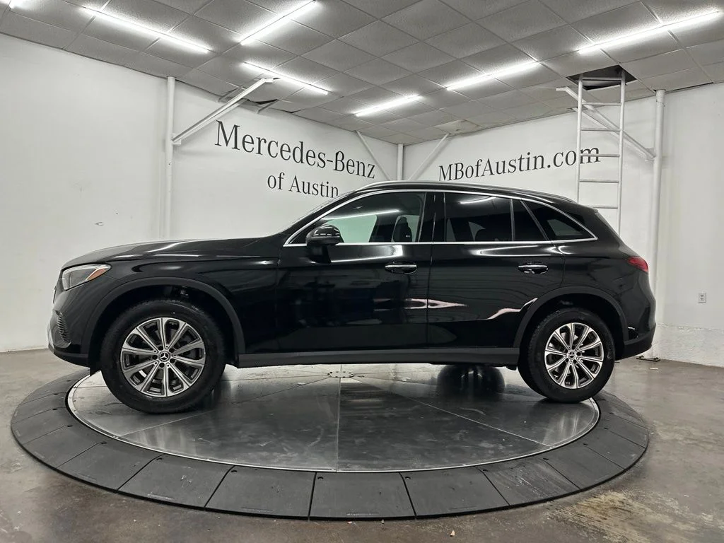 New 2026 Black Mercedes-Benz GLC 300 image 4