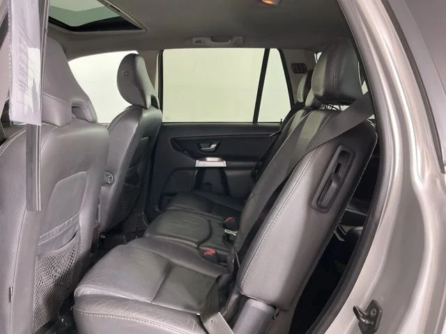 Used 2005 Silver Volvo 2.5T image 23