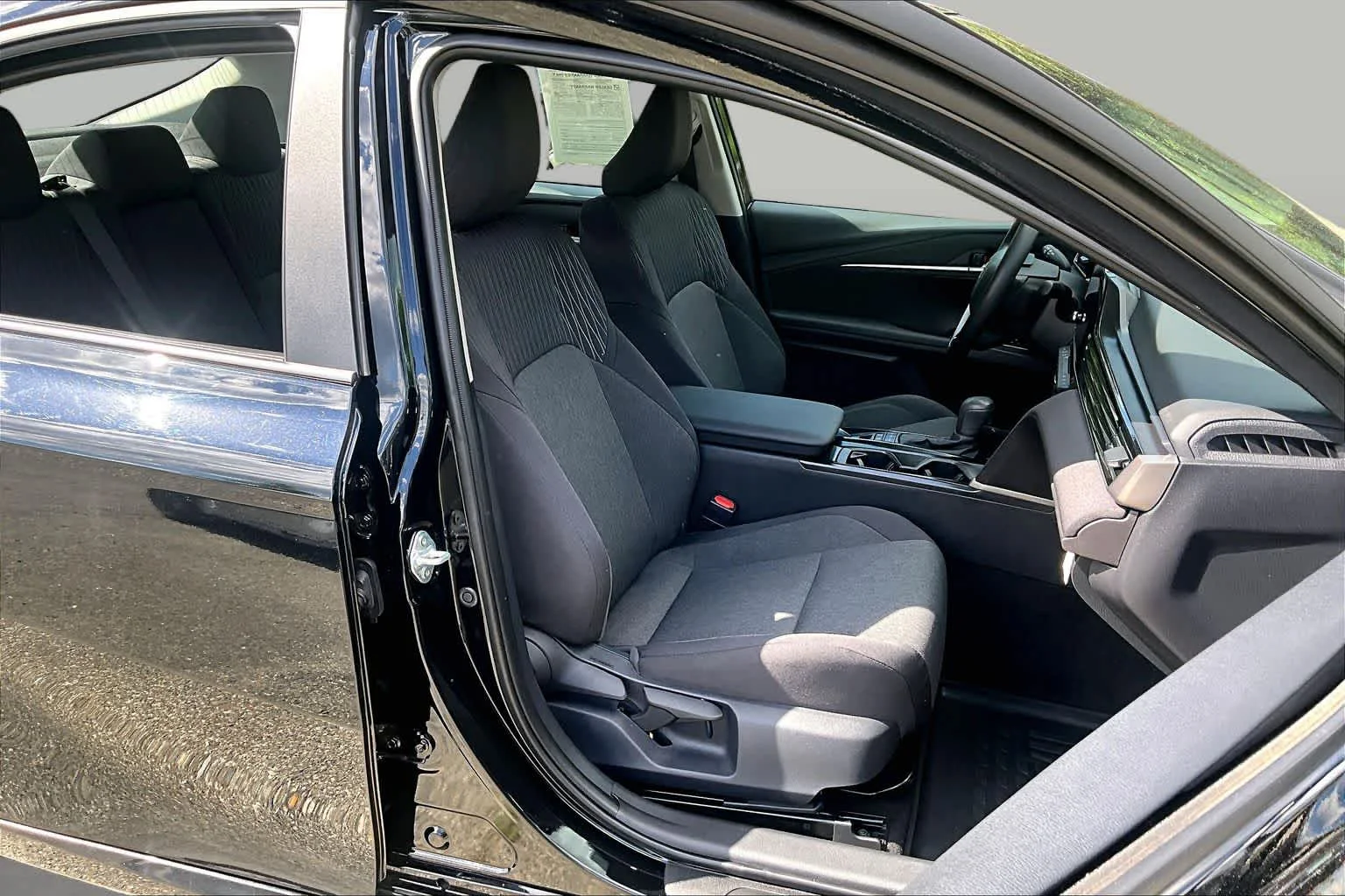 2025 Toyota Camry LE - Photo 9
