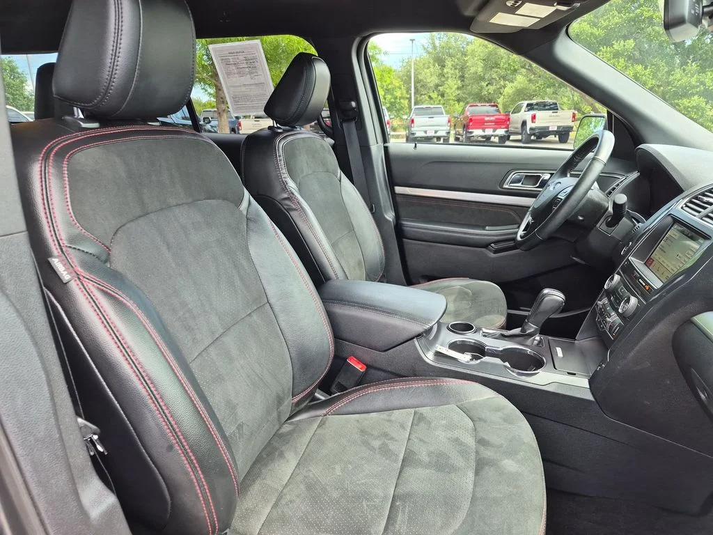 Used 2018 Gray Ford XLT image 39