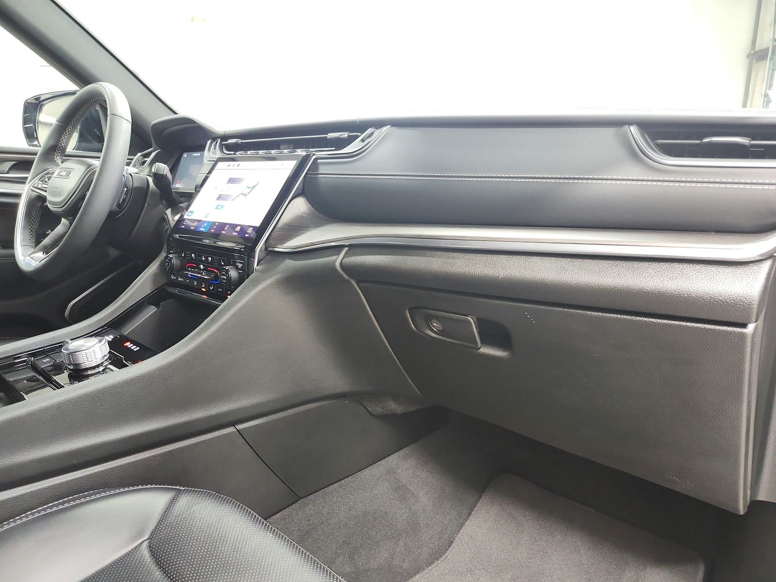 2023 Jeep Grand Cherokee Overland - Photo 46