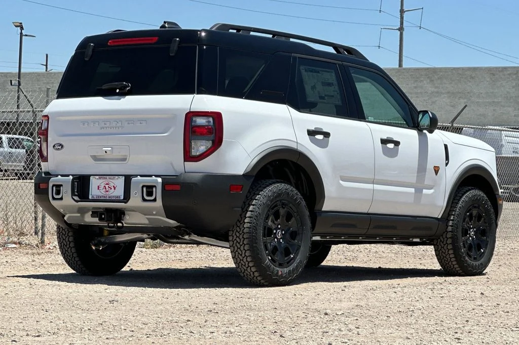 New 2026 Oxford White Ford Badlands image 4