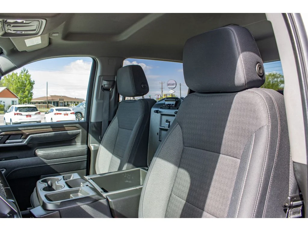 Used 2025 SUMMIT WHITE Chevrolet LT image 26