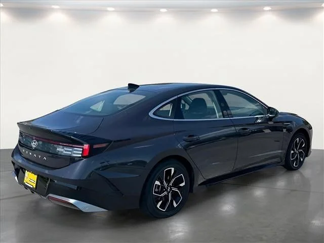 Used 2024 Blue Hyundai SEL image 3