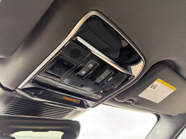 Used 2025 Black Land Rover SE image 27
