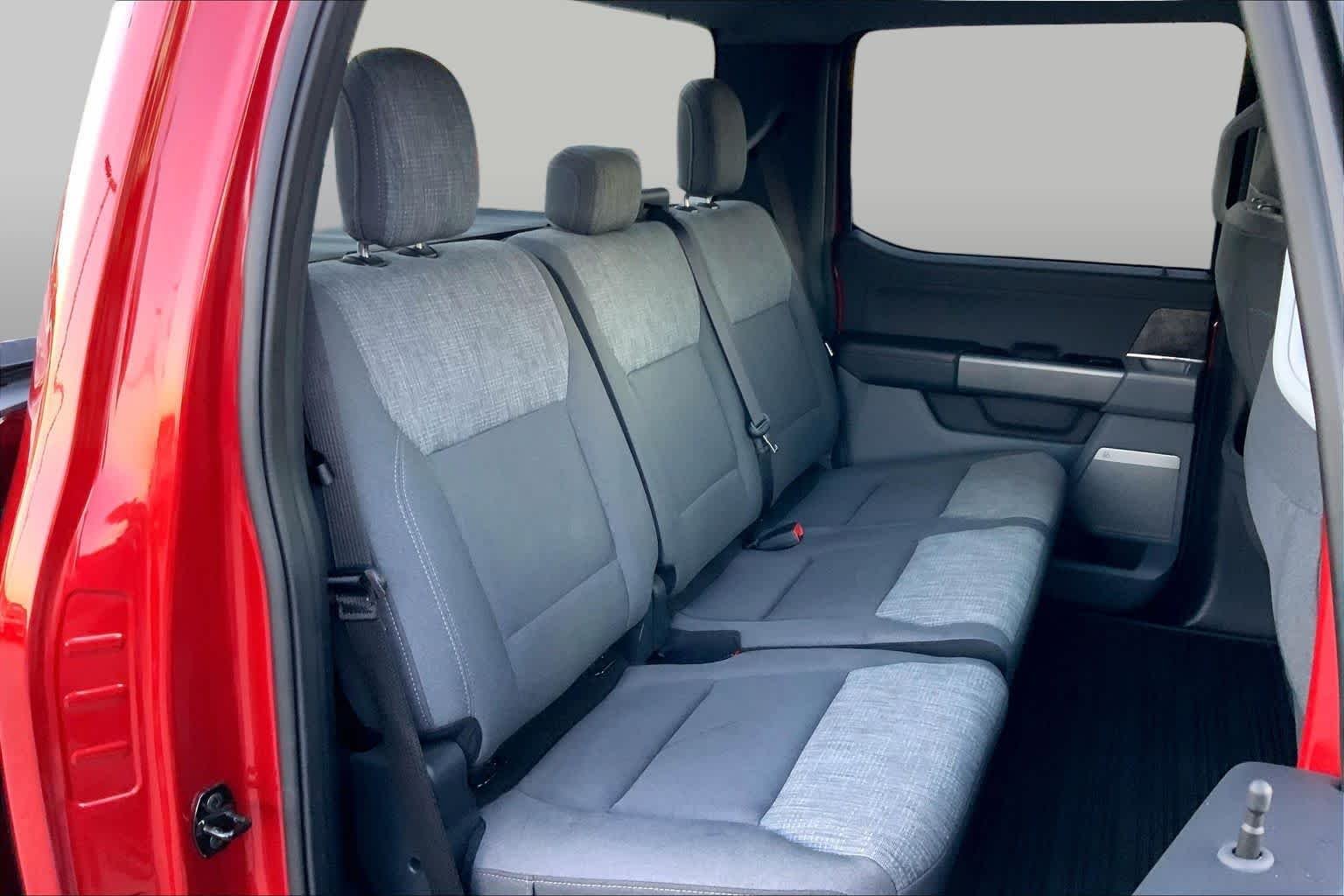 Used 2021 Rapid Red Metallic Tinted Clearcoat Ford XLT image 18
