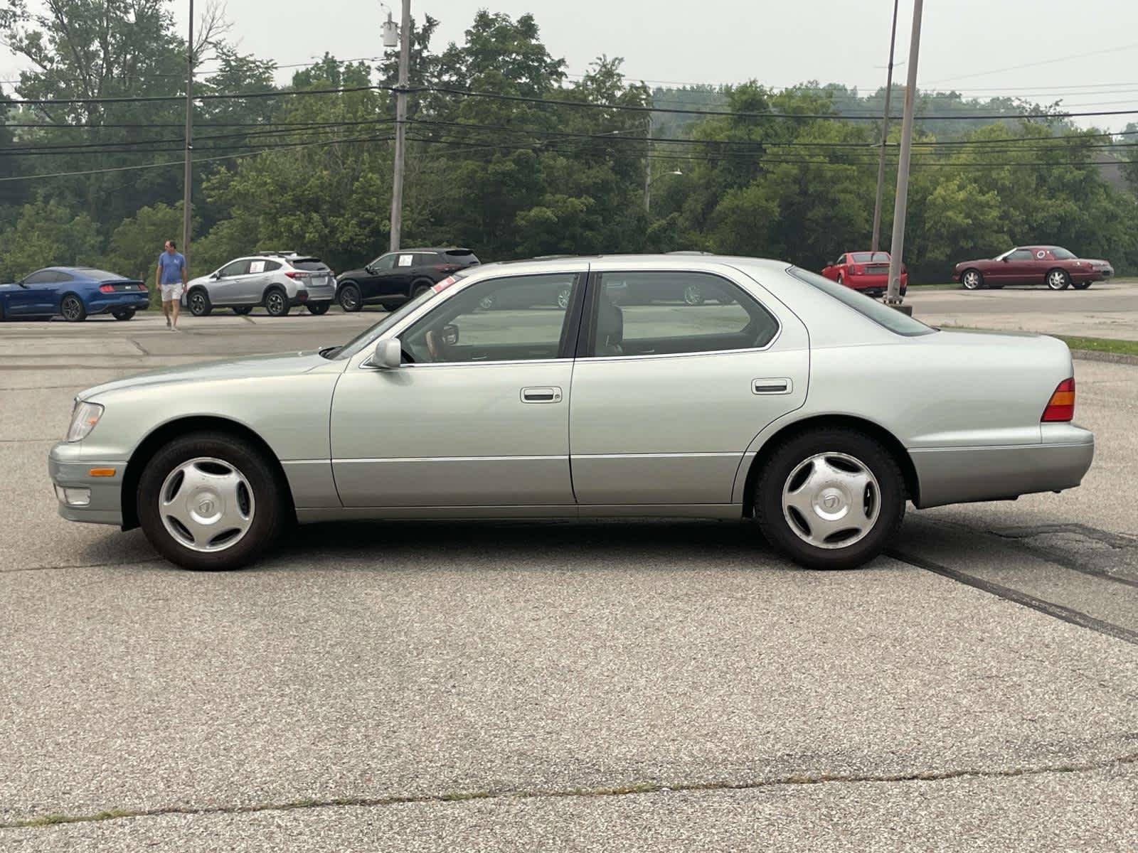 Used 1998 Silver Jade Pearl Lexus  image 10