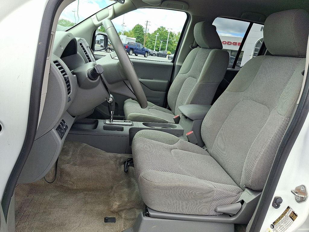 Used 2018 White Nissan SV image 15