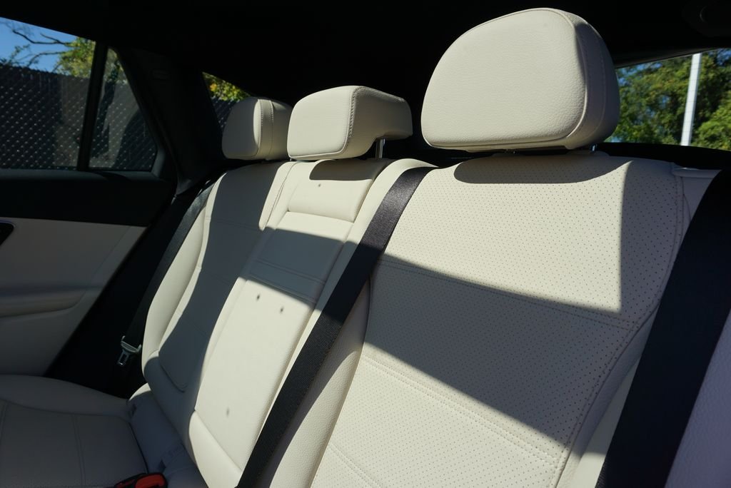Used 2026 Polar White Mercedes-Benz GLC 300 image 44