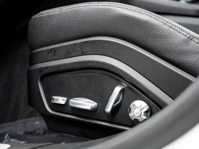 Used 2019  Porsche 4 image 11