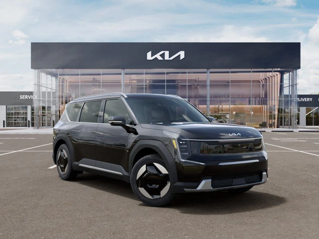 New 2026 Ebony Black Kia Wind image 8