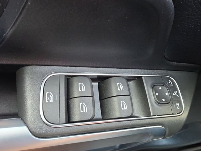 Used 2023 Black Mercedes-Benz GLB 250 image 29