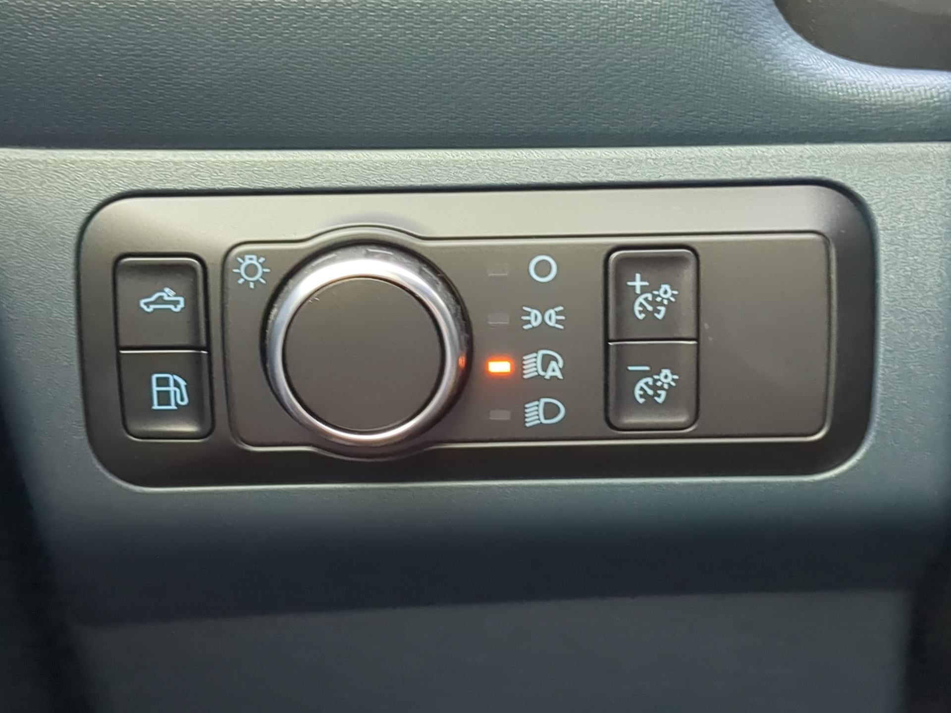 New 2026 Carbonized Gray Metallic Ford XLT image 59