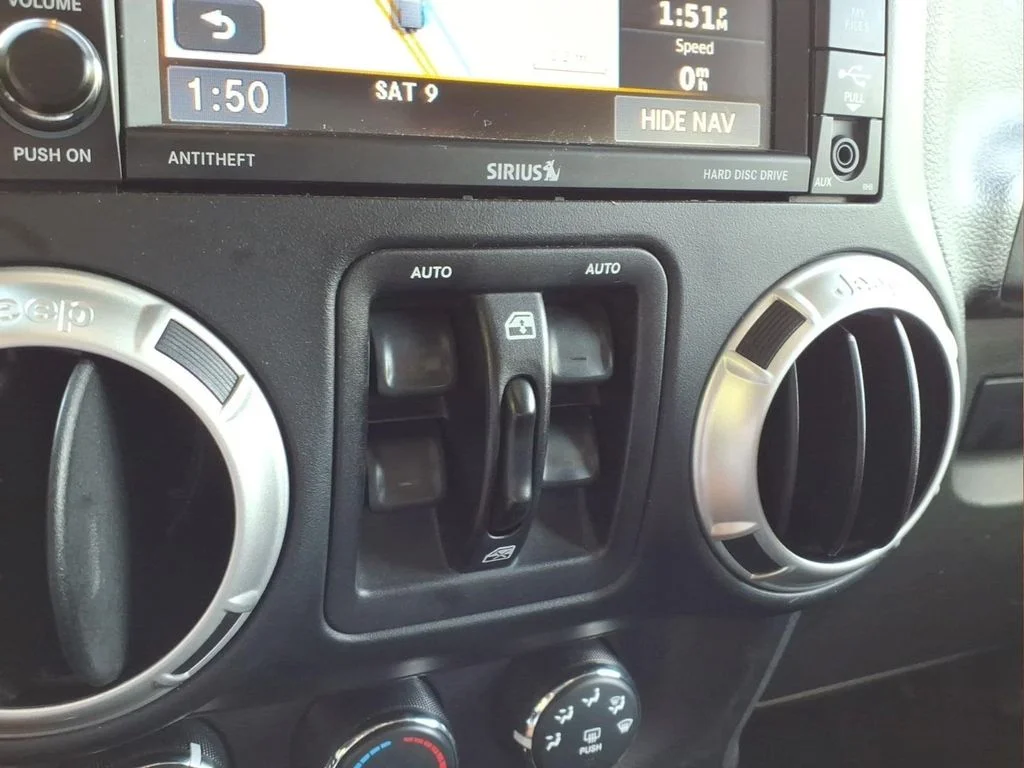 Used 2017 Silver Jeep Unlimited Sahara image 7