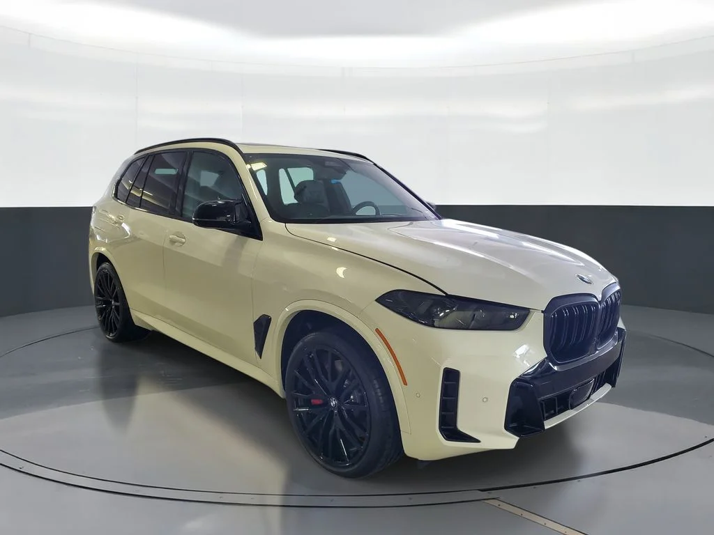 New 2026 Alpine White BMW M60i image 2