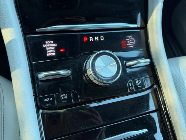 Used 2021 Diamond Black Crystal Pearlcoat Jeep Overland image 17