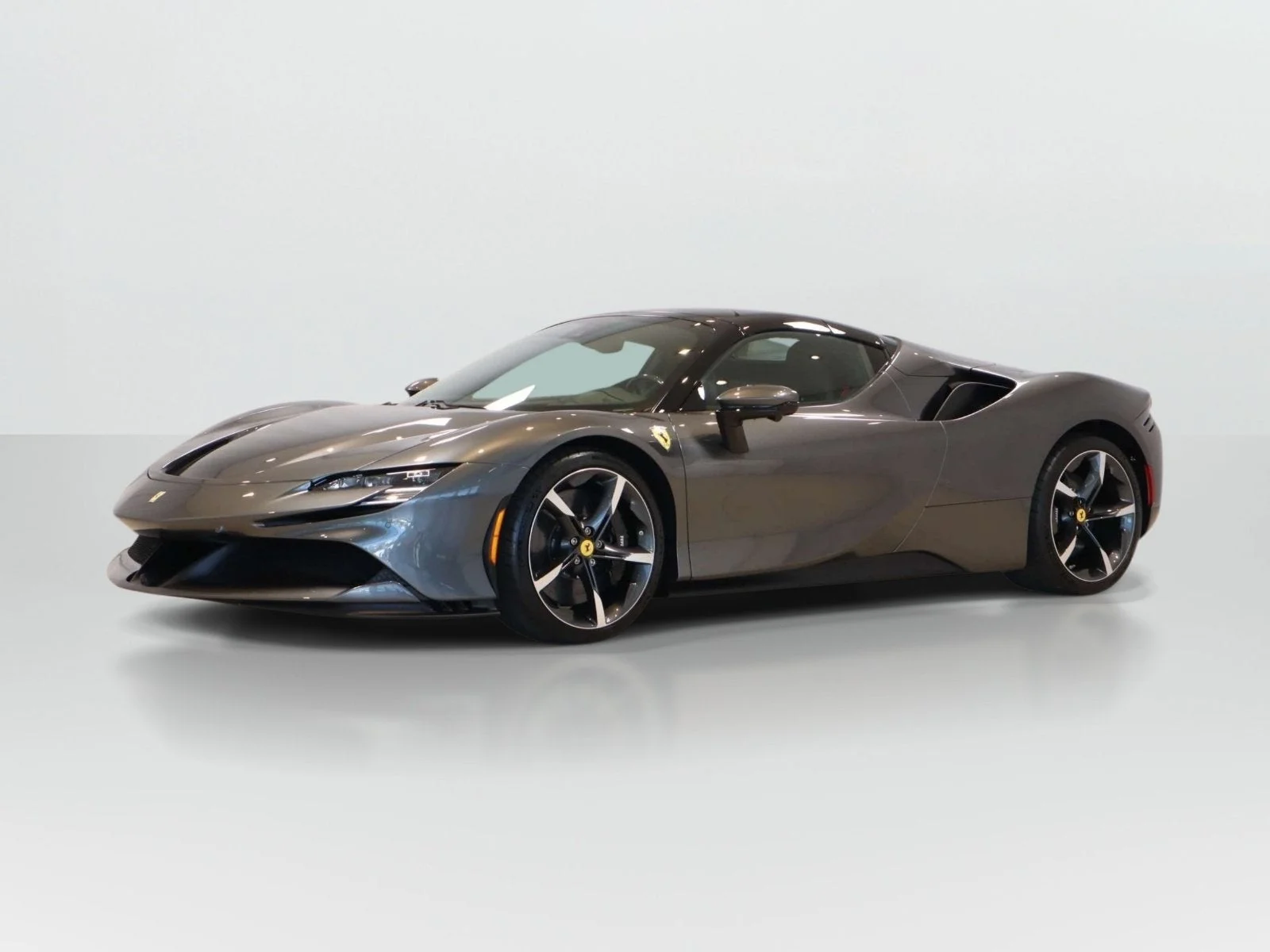 Certified Used 2025 Grigio Silverstone Ferrari  image 40