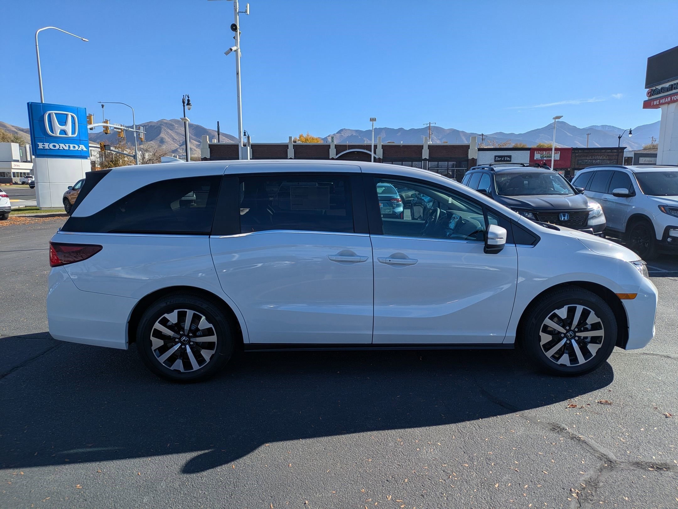 New 2026 Platinum White Pearl Honda EX-L image 2