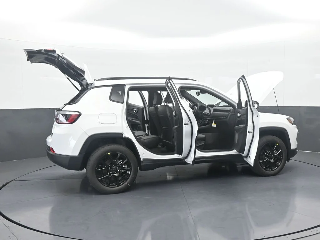 New 2026 Bright White Clear-Coat Exterior Paint Jeep Latitude image 64