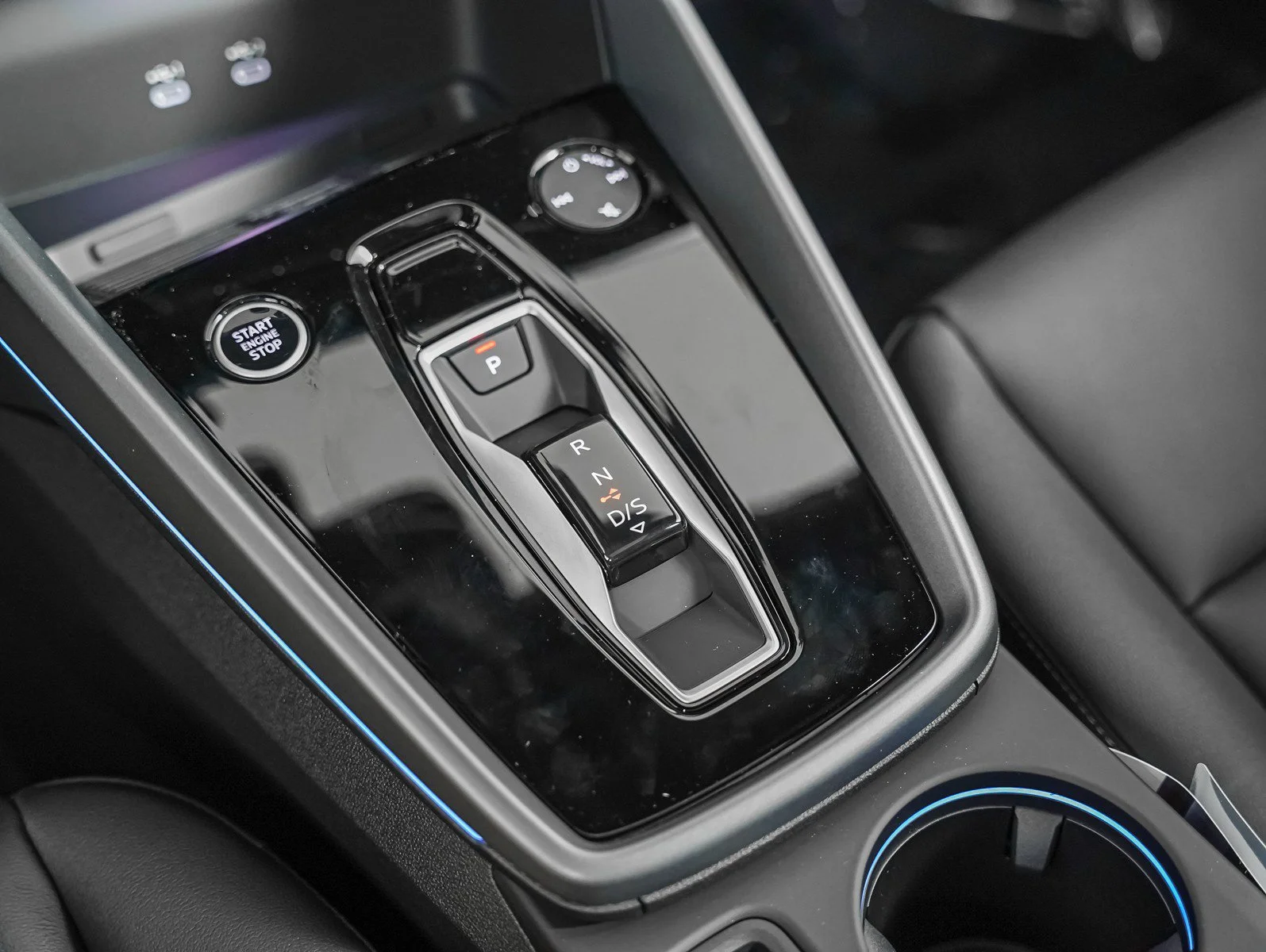 New 2026 Arrow Gray Pearl Effect Audi Premium Plus image 18