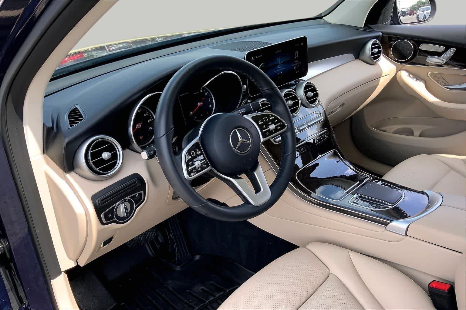 Used 2022 Lunar Blue Metallic Mercedes-Benz GLC 300 image 17