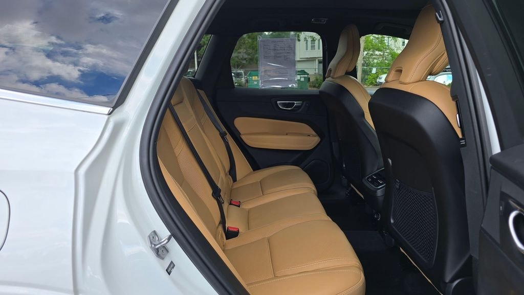 Used 2020 White Volvo T5 Inscription image 12