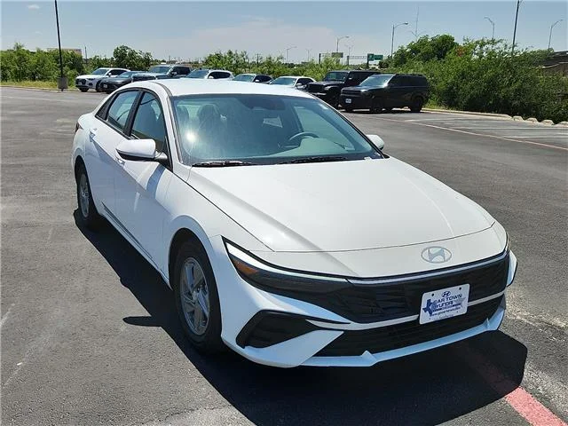 New 2026 Serenity White Pearl Hyundai SE image 7