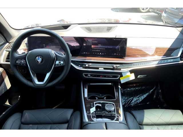 New 2026 Black Sapphire Metallic BMW sDrive40i image 5