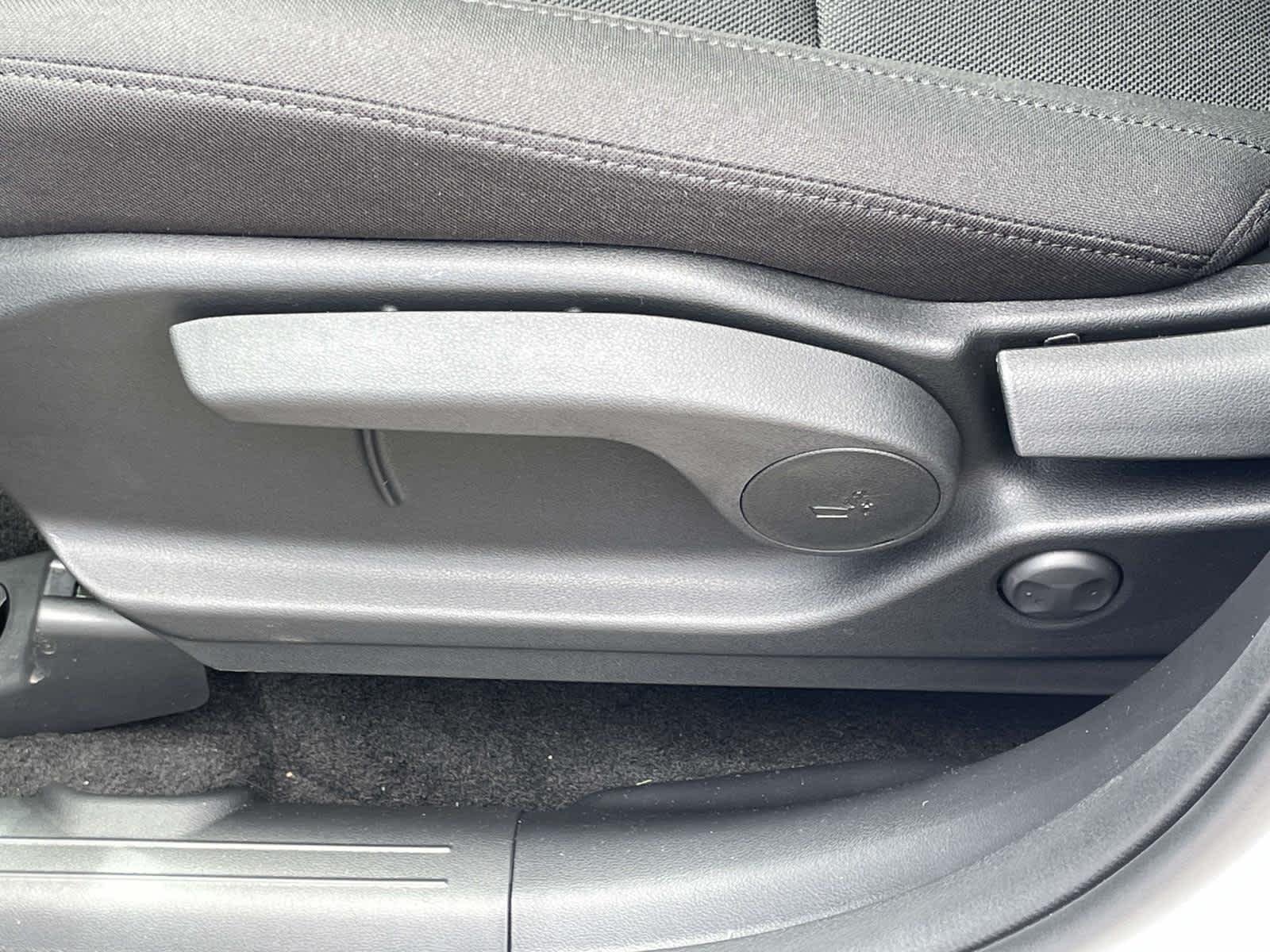 New 2026 Serenity White Hyundai SE image 17