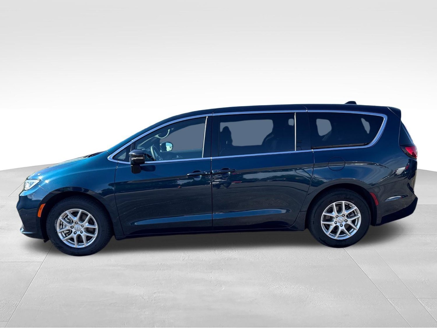 Used 2025 Chrysler Pacifica Select with VIN 2C4RC1BG4SR581509 for sale in Kansas City