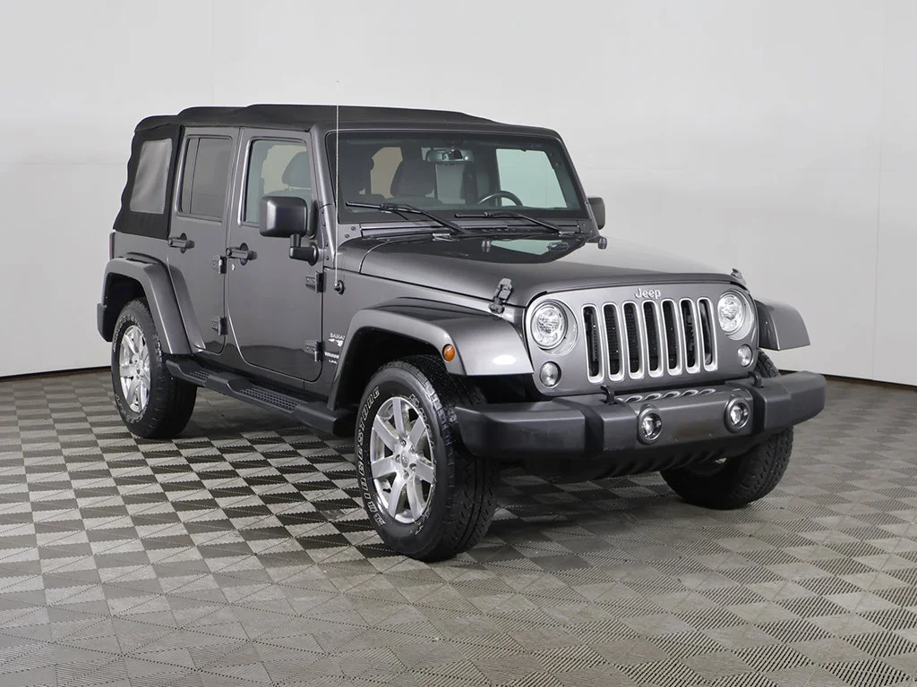 Used 2018 Crystal Metallic Jeep Unlimited Sahara image 2