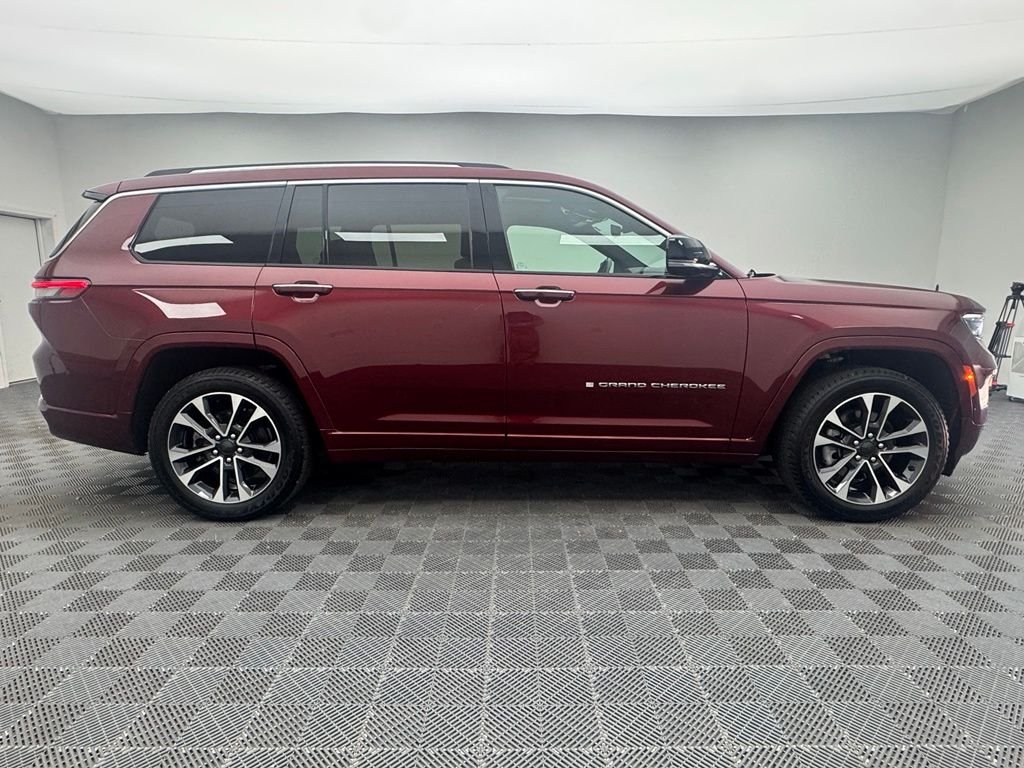 Used 2022 Velvet Red Pearlcoat Jeep Overland image 8