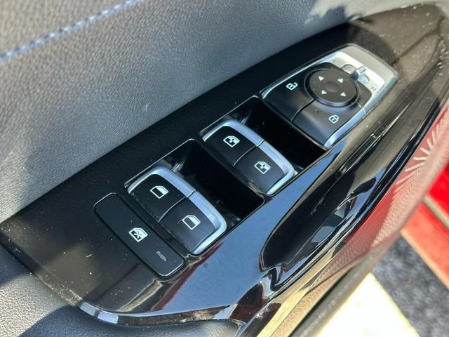 Used 2022 Red Kia EX image 17