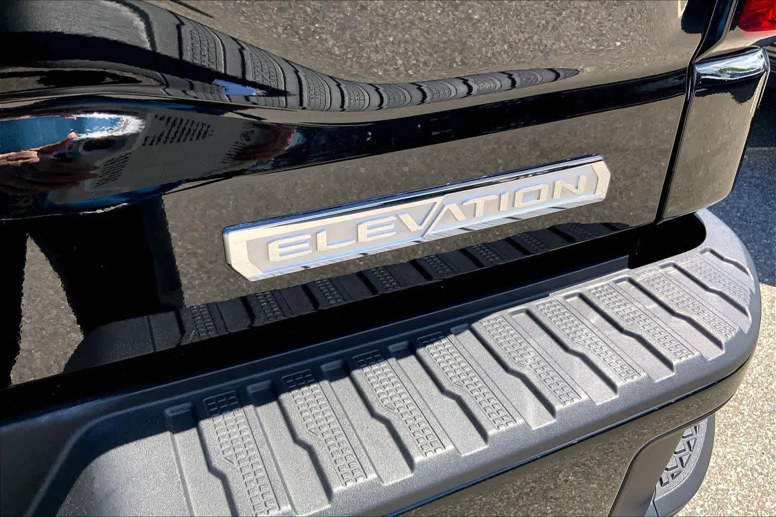 Used 2023 Onyx Black GMC Elevation image 10