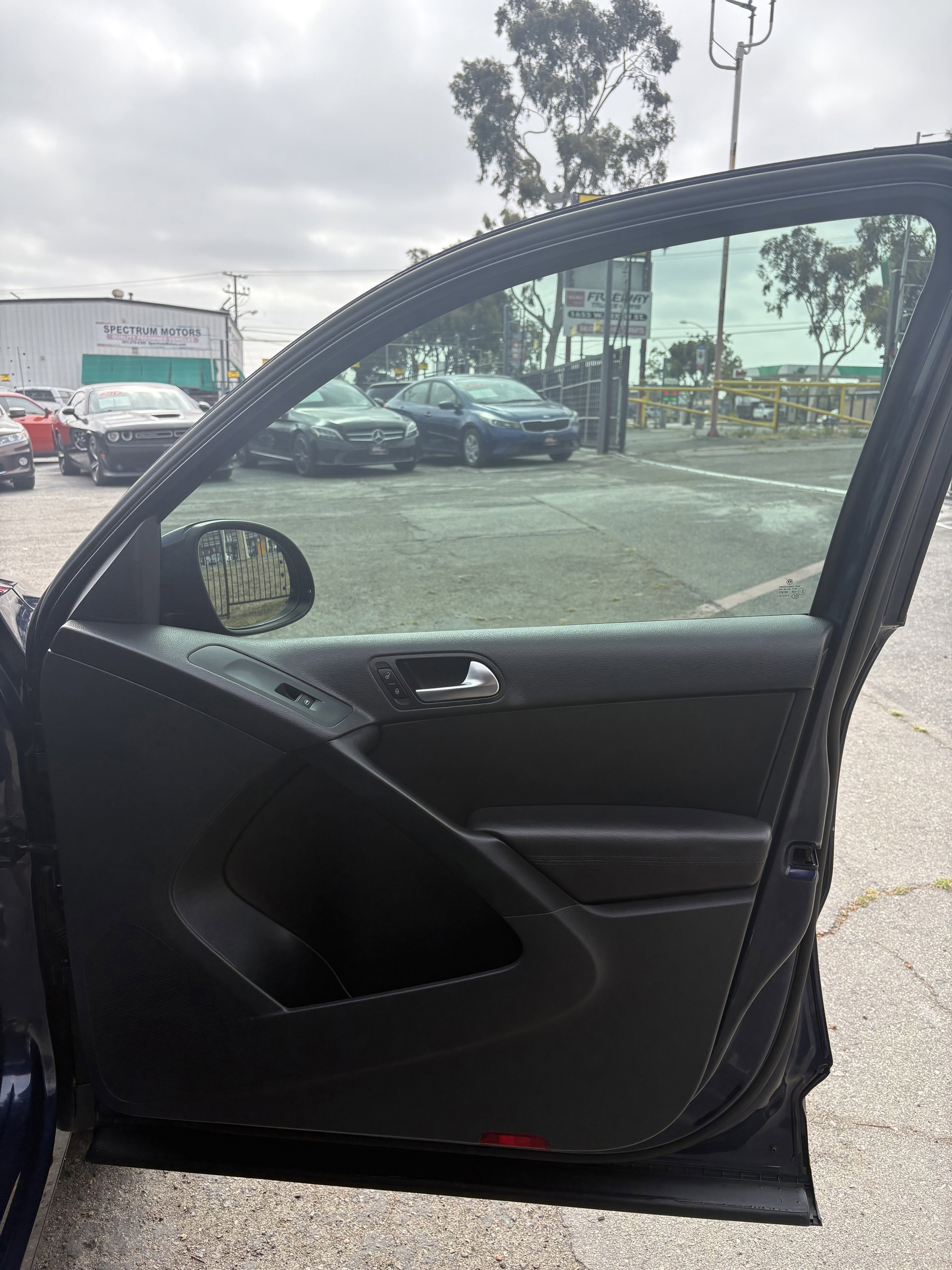 Used 2016 Blue Volkswagen  image 14