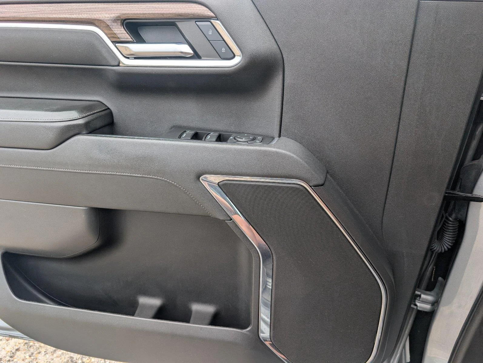 Used 2023 STERLING GRAY METALLIC Chevrolet LT image 19
