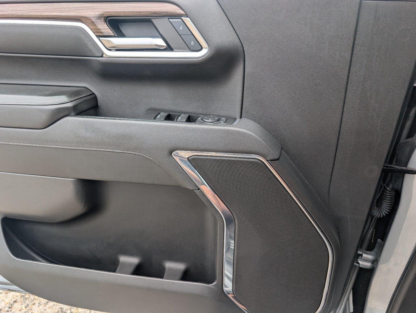Used 2023 STERLING GRAY METALLIC Chevrolet LT image 19