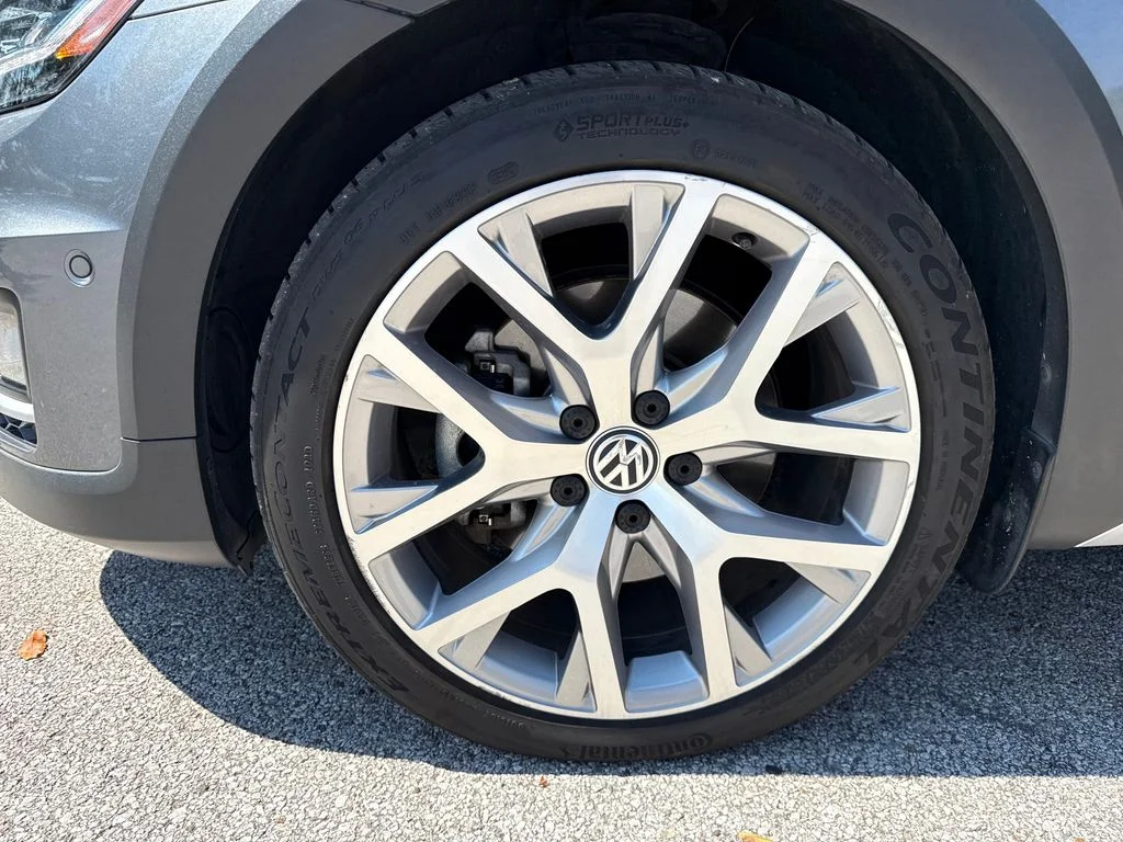 Used 2018  Volkswagen TSI SE image 10