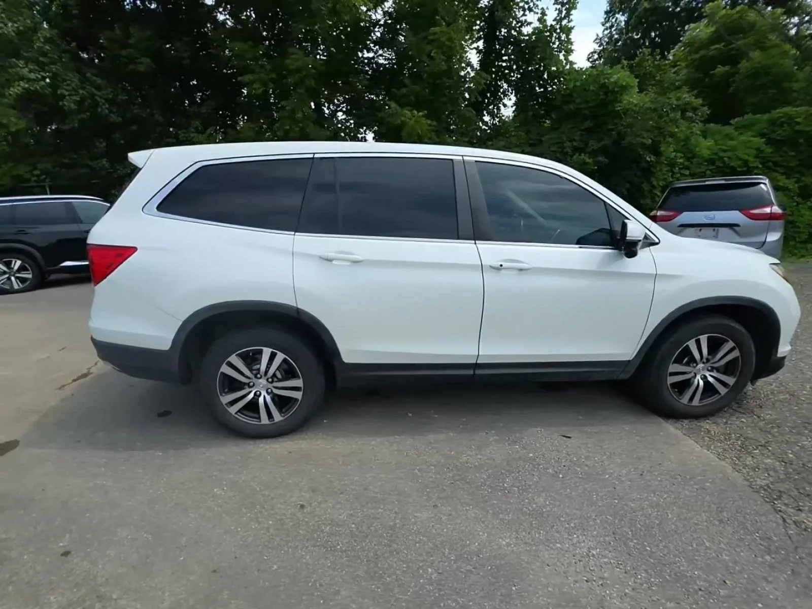 Used 2016 White Diamond Pearl Honda EX-L image 4