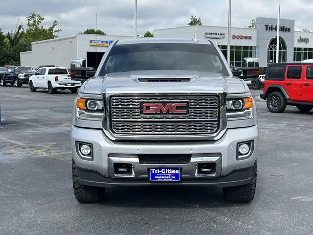 Used 2018 Silver GMC Denali image 10