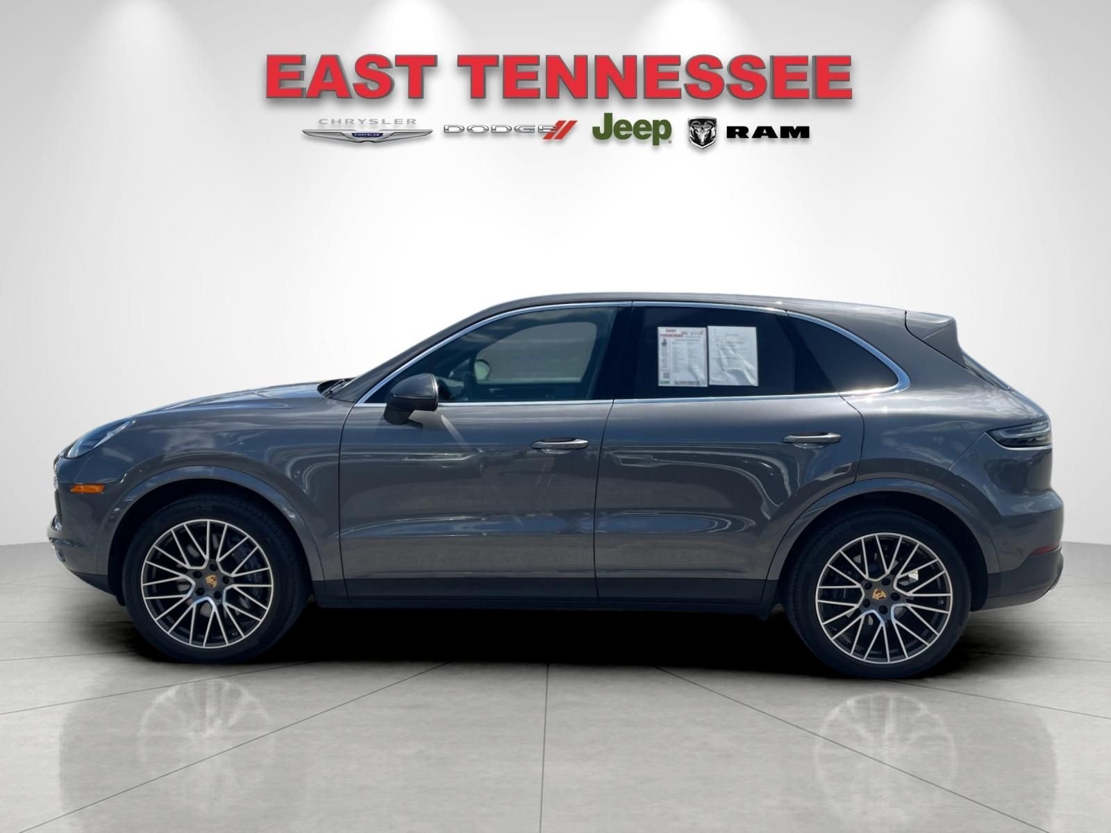 Used 2023  Porsche Base image 6