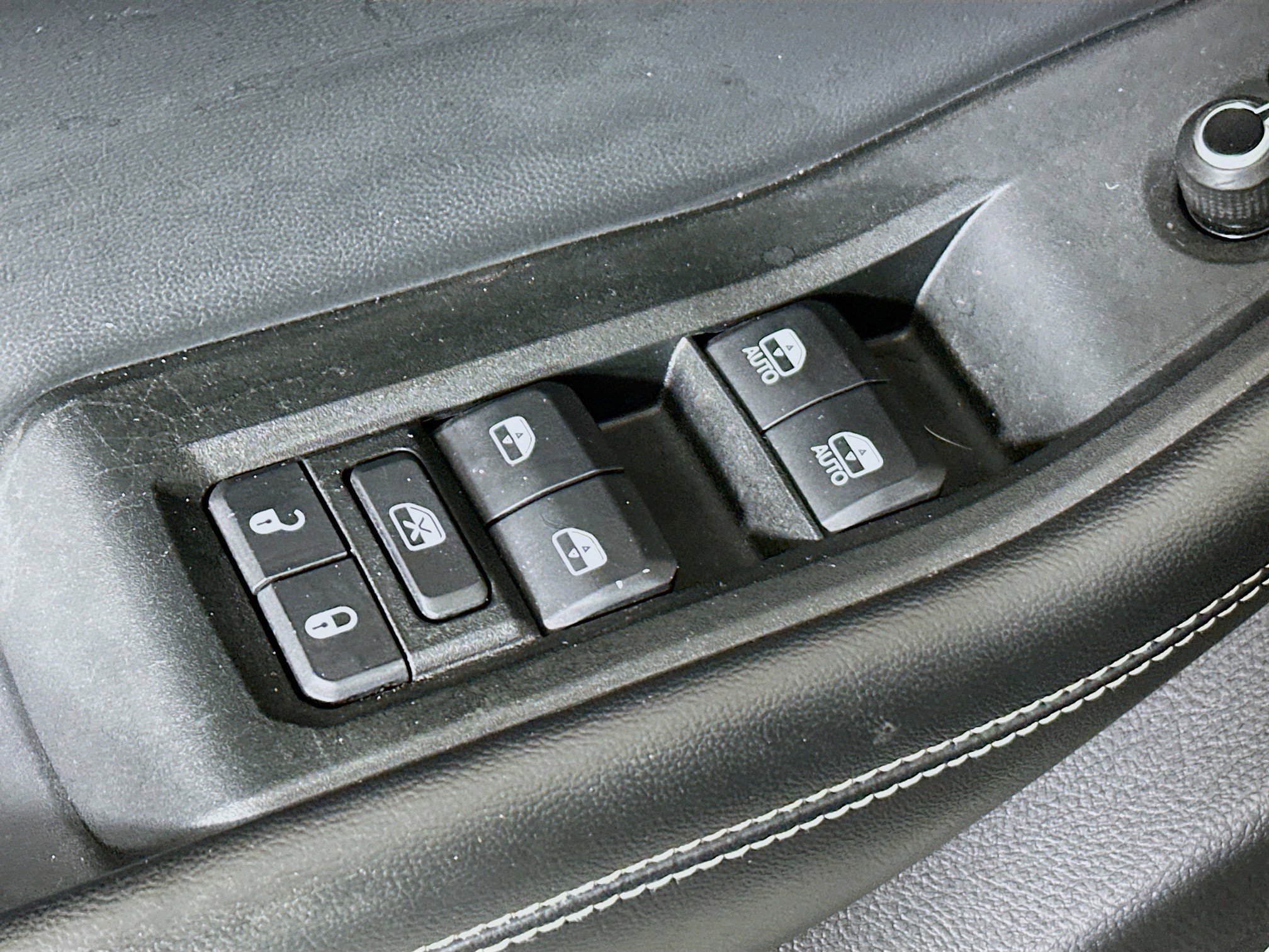 Used 2021 Rocky Mountain Pearlcoat Jeep Limited image 14