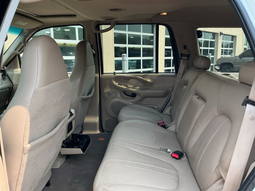 Used 2000 White Ford Eddie Bauer image 21