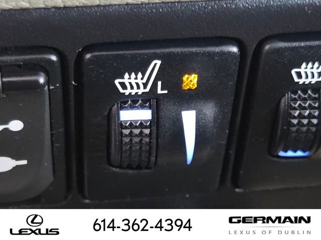 Used 2017 White Toyota XLE image 32