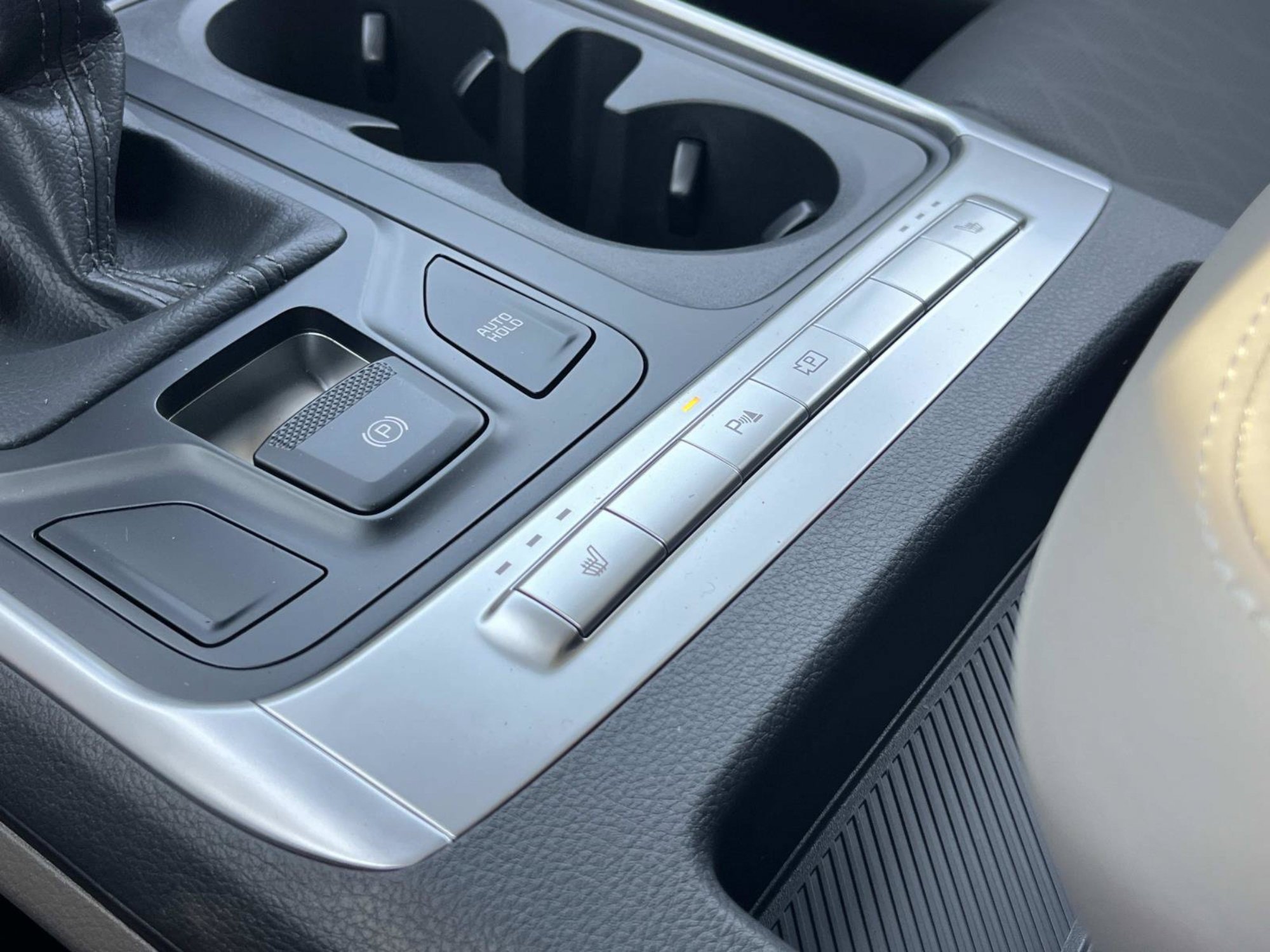 New 2027 Ceramic Silver Kia LXS image 30