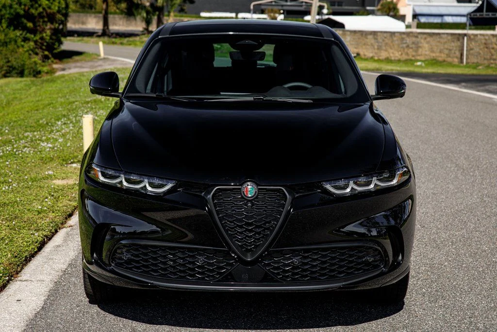 New 2025 Black Alfa Romeo Intensa image 8